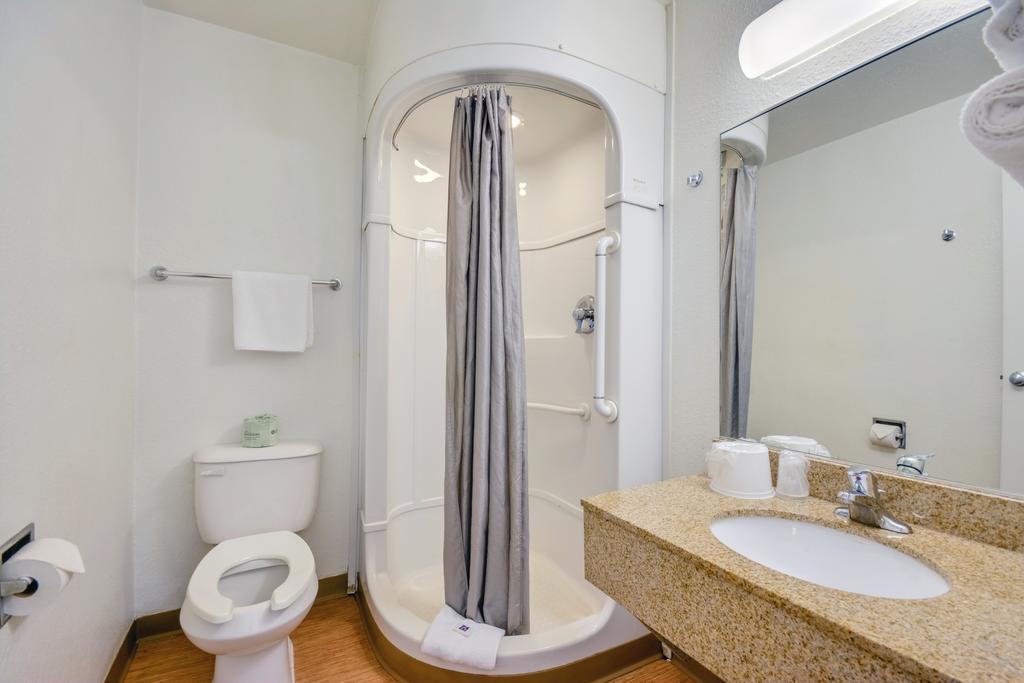 Rodeway Inn Tillmans Corner Chambre photo