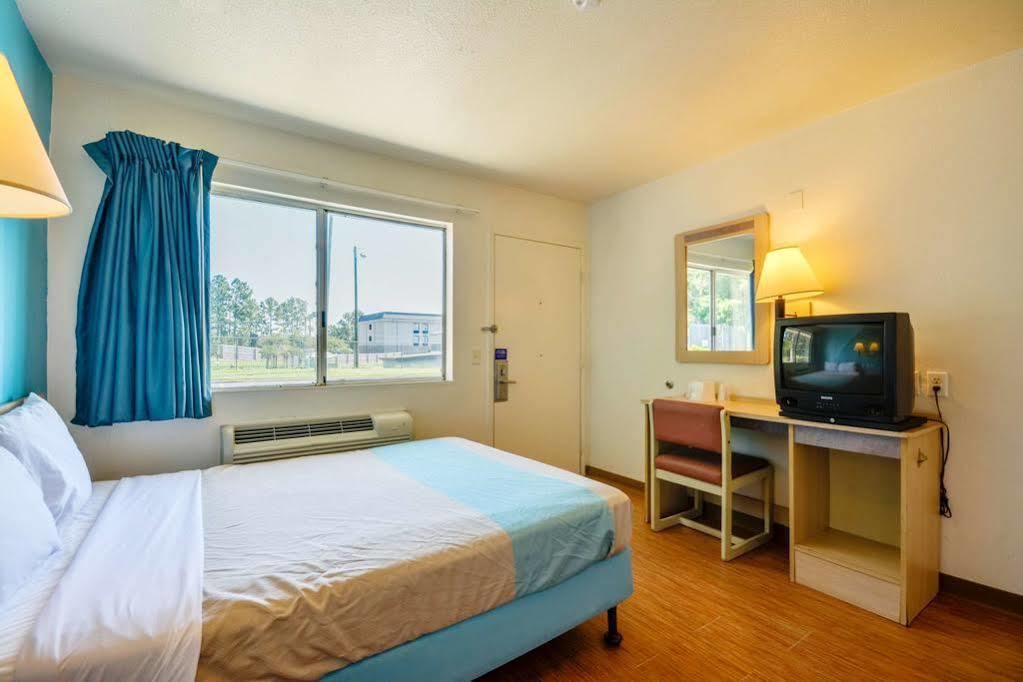 Rodeway Inn Tillmans Corner Extérieur photo