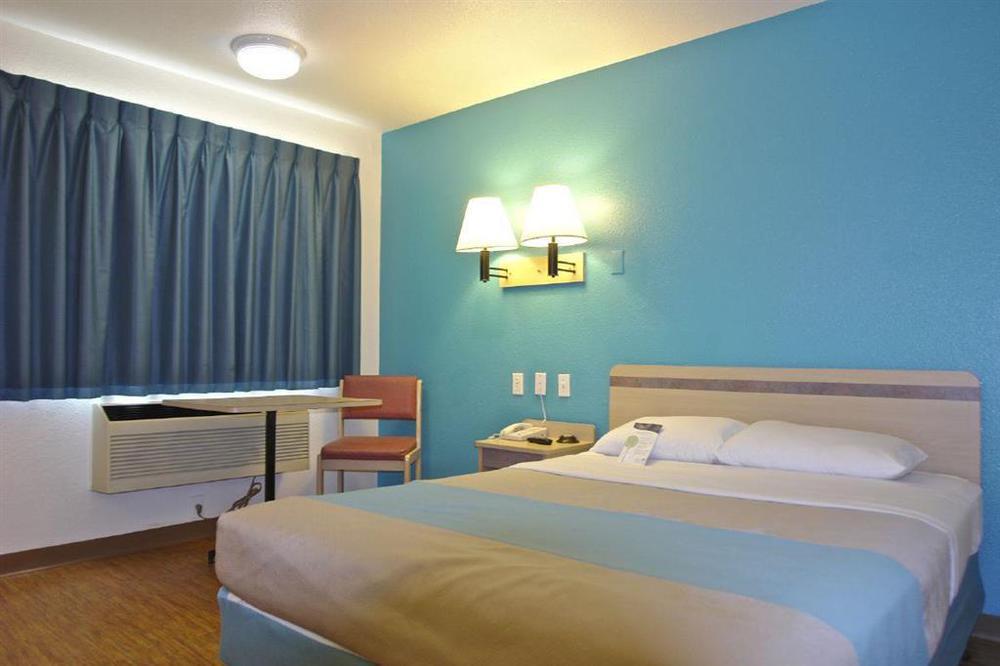 Rodeway Inn Tillmans Corner Chambre photo