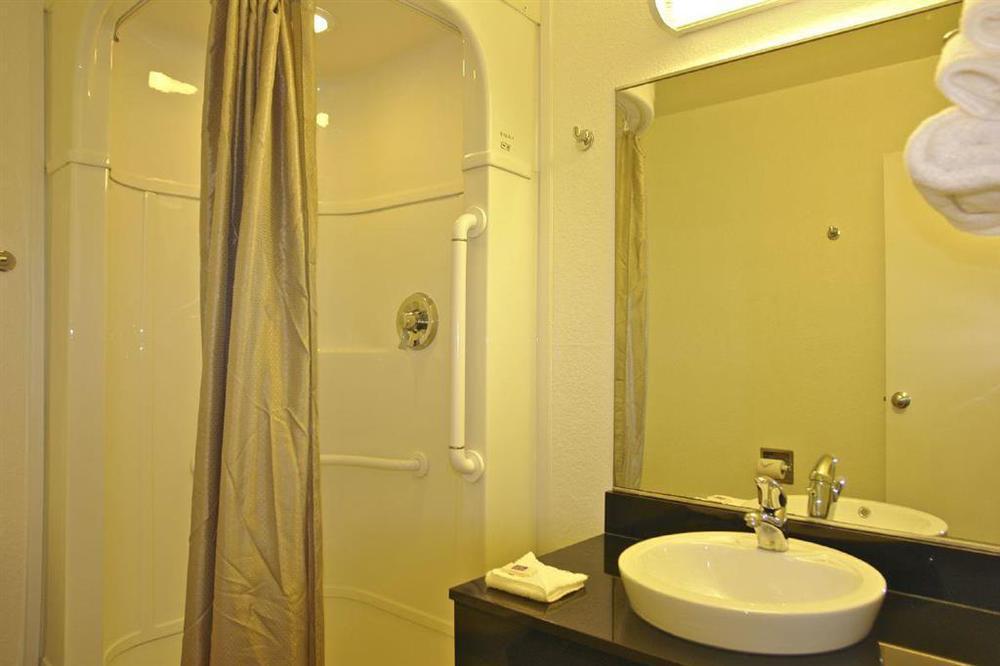 Rodeway Inn Tillmans Corner Chambre photo